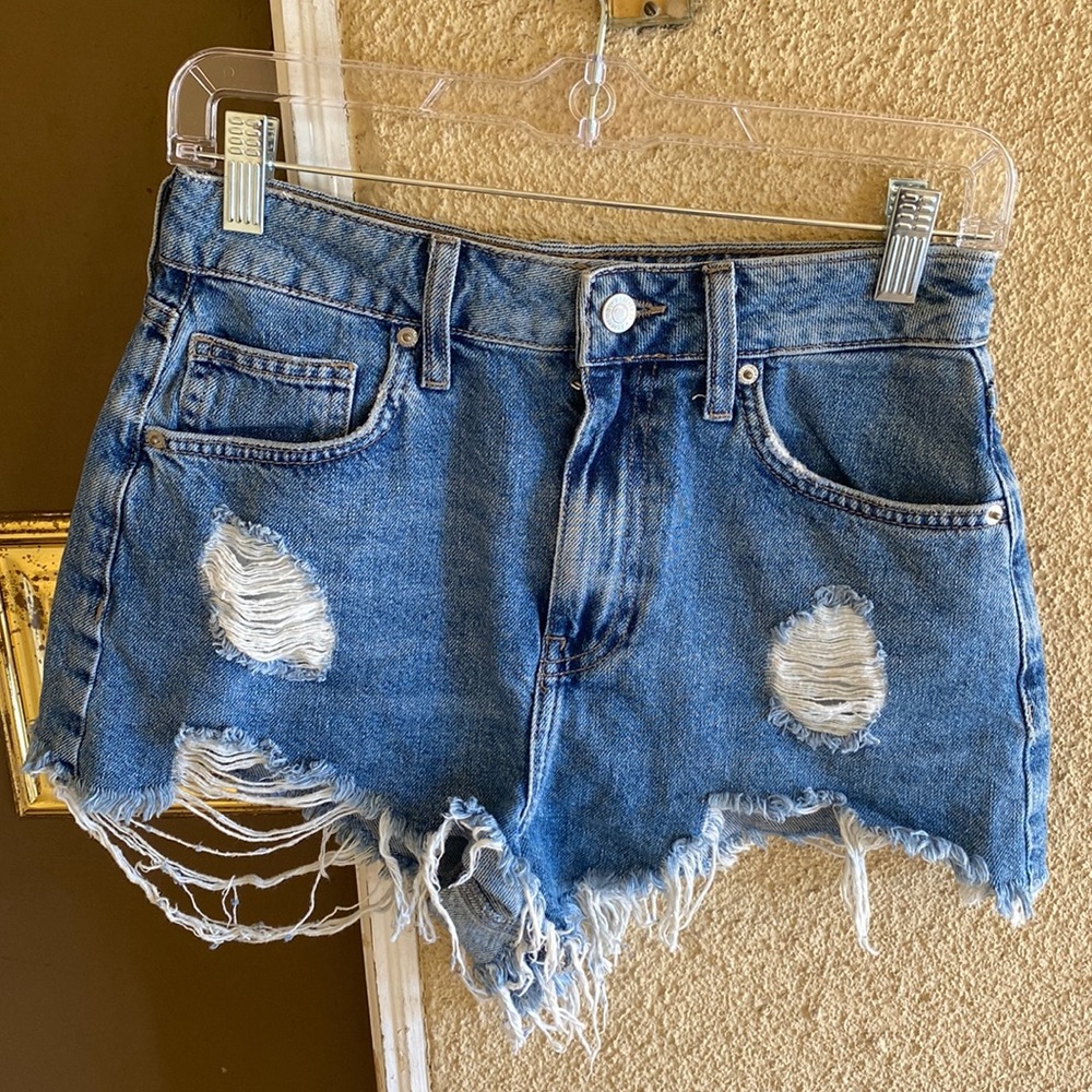 Women’s Forever 21 Distressed Denim Shorts💙🩵👖